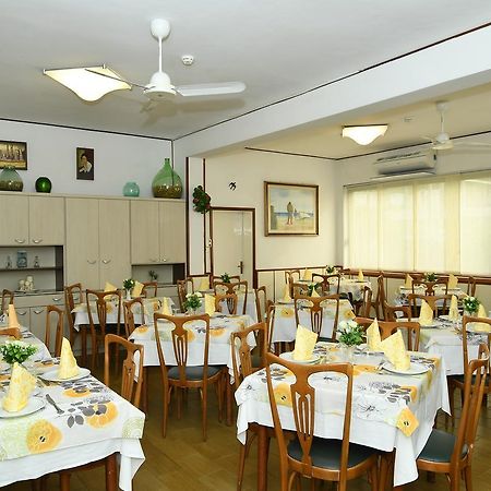 Albergo Leonarda Rimini Esterno foto