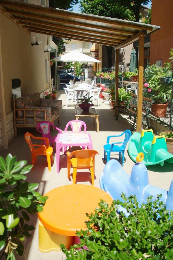 Albergo Leonarda Rimini Esterno foto