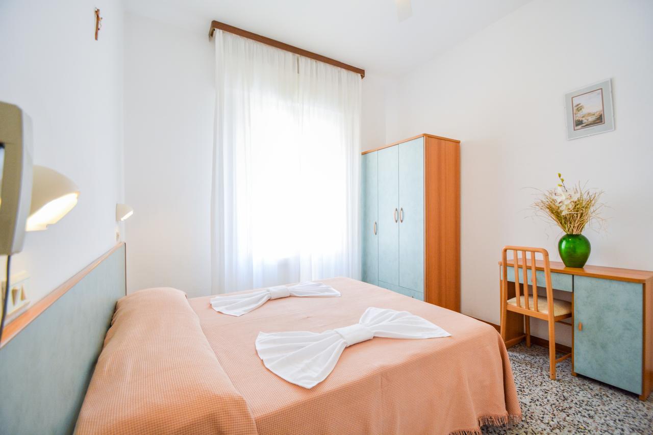 Albergo Leonarda Rimini Esterno foto