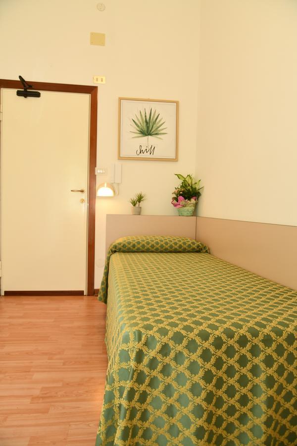 Albergo Leonarda Rimini Esterno foto