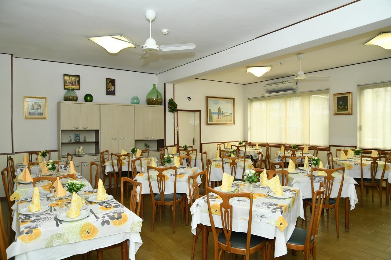 Albergo Leonarda Rimini Esterno foto