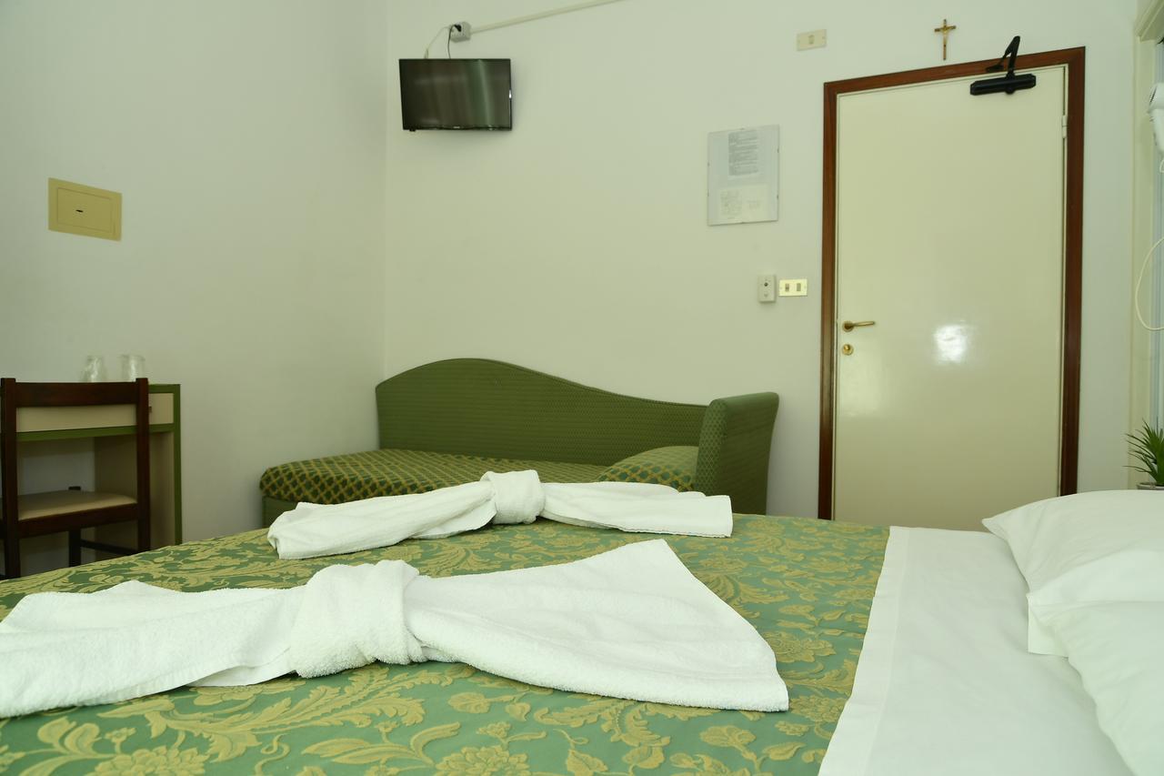 Albergo Leonarda Rimini Esterno foto
