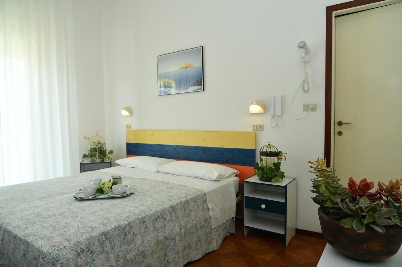 Albergo Leonarda Rimini Esterno foto