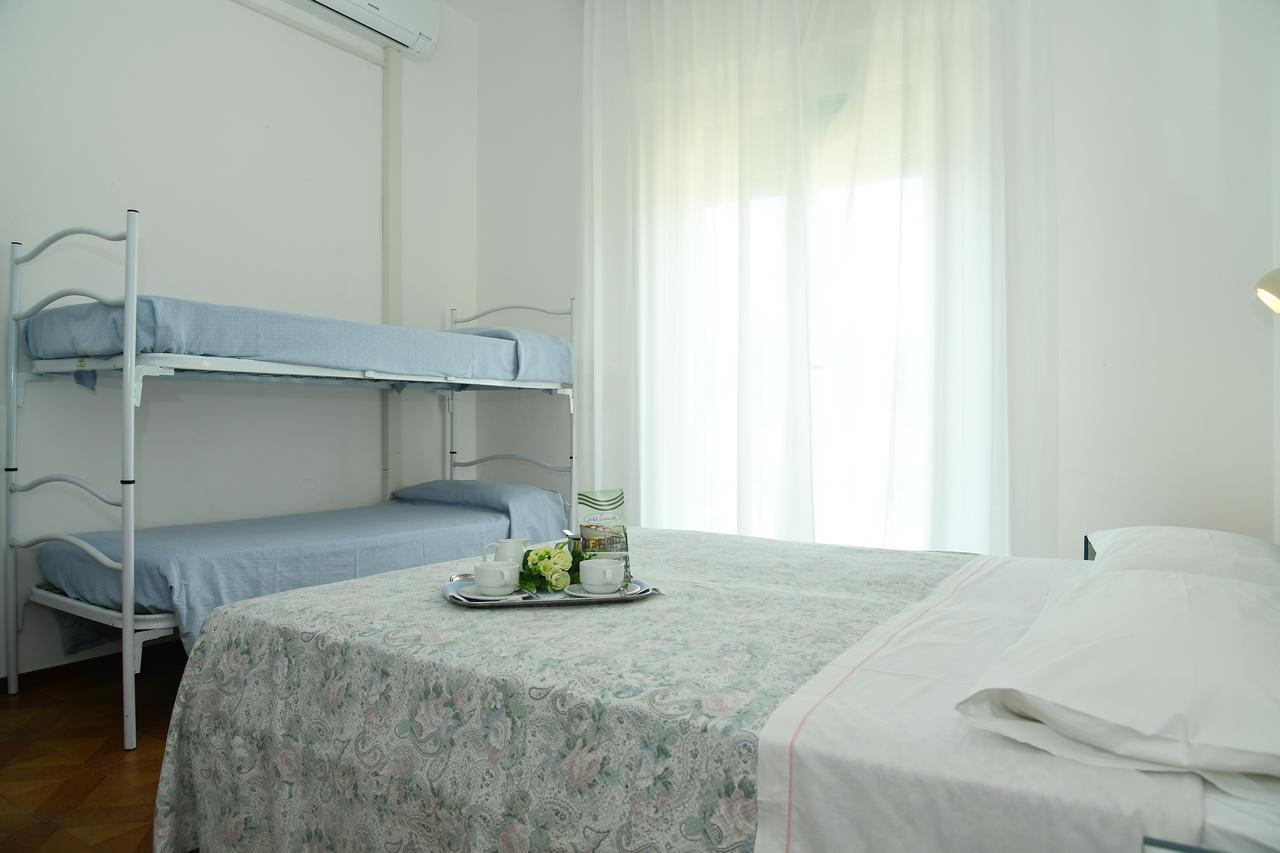Albergo Leonarda Rimini Esterno foto